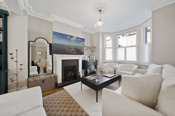 4 bedroom terraced house to rent - Photo 1