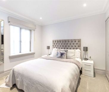 An exceptional ground floor apartment with a private garden, locate... - Photo 3