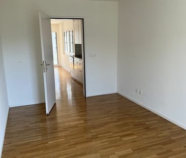 Grosszügige 2.5 Zimmer-Wohnung im Herzen von Bad Zurzach - Photo 4