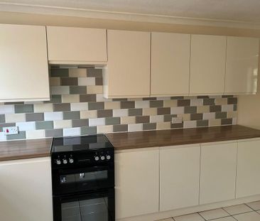 3 bedroom terraced house to rent - Photo 2