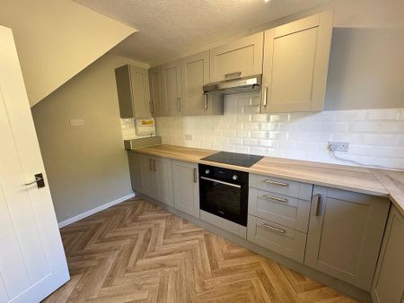 2 bedroom semi-detached house to rent - Photo 5