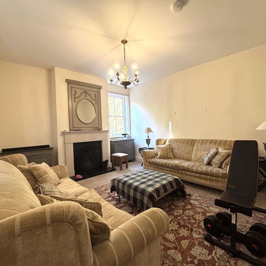 4 Bedroom Detached Farmhouse with outbuildings and stabling - Photo 1