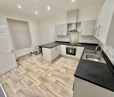 East View, Huddersfield, Marsh - Photo 4