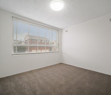 Vibrant 2 Bedroom Unit in Leichhardt - Photo 1