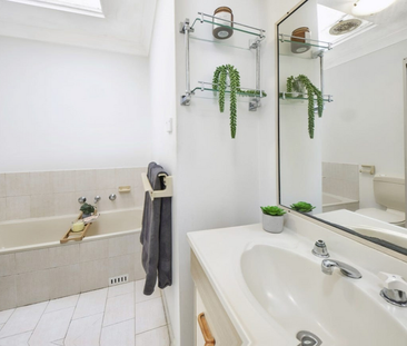 Low-maintenance living at its best.... - Photo 6