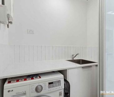 Modern Luxury Nestled in Tuggeranong Creek - Photo 5