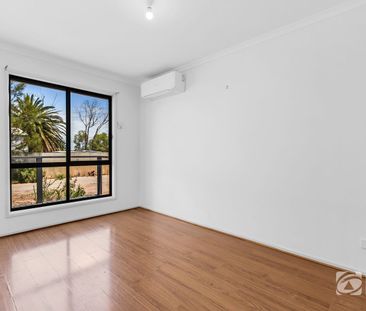 19 Beach Road, St Kilda - Photo 5