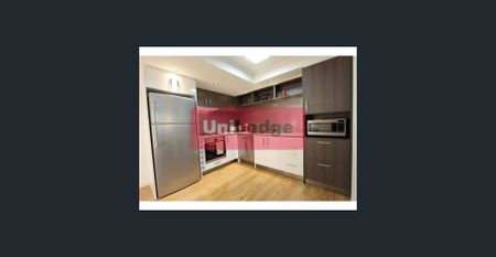 SPECIAL - 1 Bedroom in a 2 bedroom apartment, available now - Photo 2