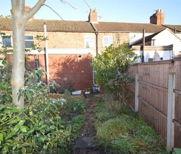 2 bedroom terraced house to rent - Photo 3