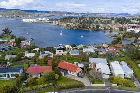 Renovated Home With Water Views - Photo 3
