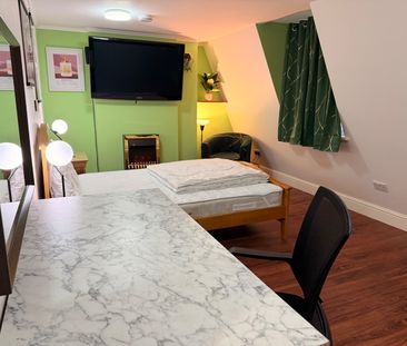 Room in a Shared Flat, Dean Street, W1D - Photo 5