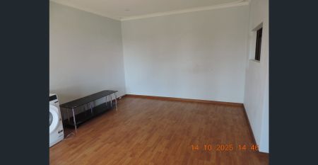 *** WALK TO OSBORNE-PARK HOSPITAL*** EASY ACCESS TO FREEWAY TO TRAVEL NORTH OR SOUTH*** - Photo 2