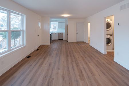 For Lease - 2137 Mount Forest Drive Unit# Upper, Burlington, Ontario - Photo 4