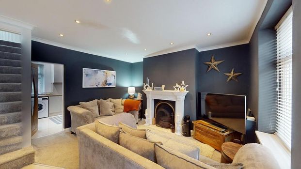 3 bedroom end of terrace house to rent - Photo 1