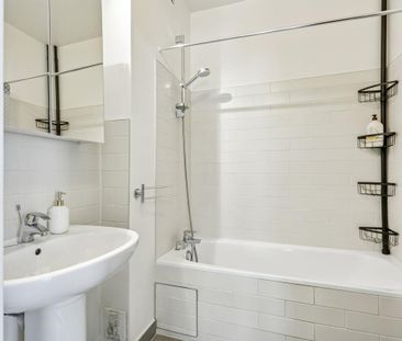 Location Appartement 2 pièces Meublé 60m² PARIS 15ème - Photo 6