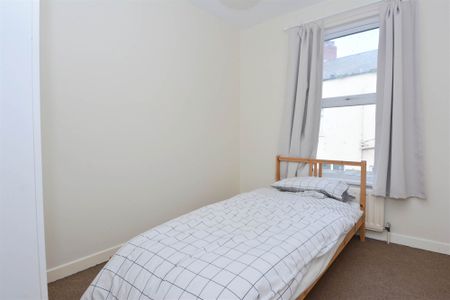 27 London Road, BELFAST, BT6 8EY - Photo 5