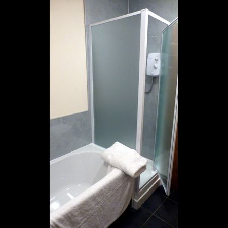 Room in a Shared House, Milton Road, SO15 - Photo 3