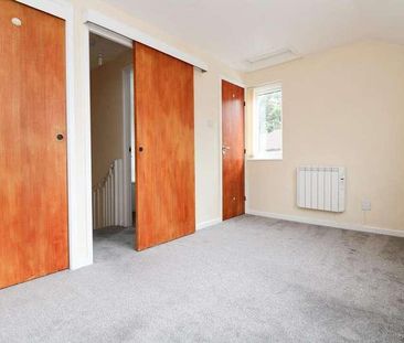 William Tarver Close, Warwick, CV34 - Photo 3