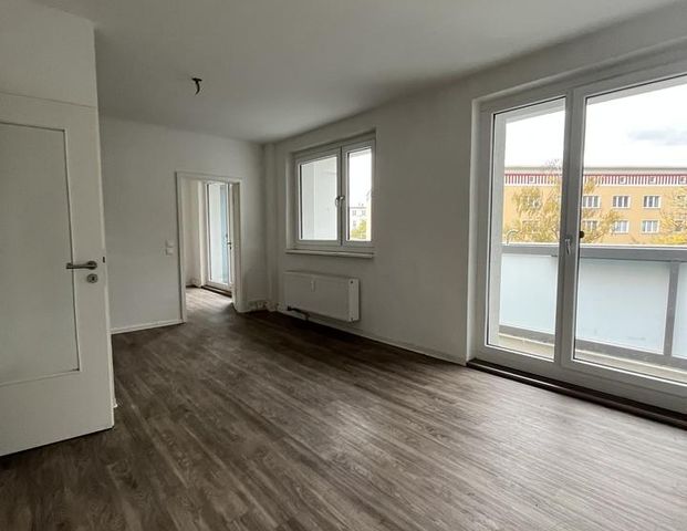 3 Raum Wohnung mit Balkon - Foto 1