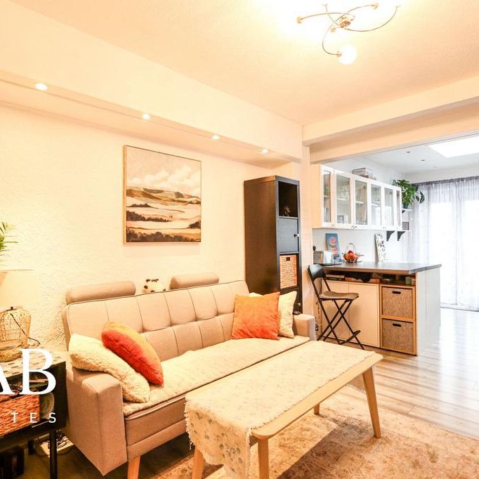 3 bedroom end of terrace house to rent - Photo 1