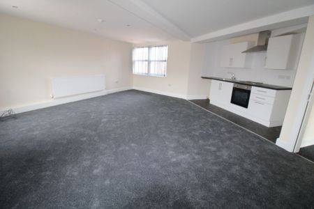 2 bed flat to rent in Stamford Street Central, Ashton-under-Lyne, OL6 - Photo 2