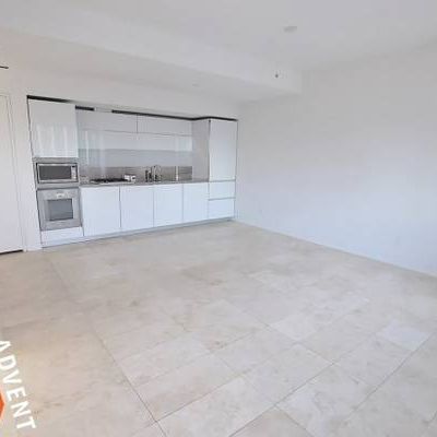 Bright and Modern 1Bed/1Bath at Jameson House - Photo 1