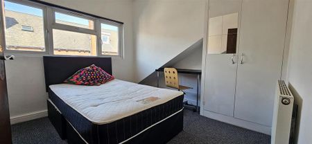 5 bedroom house to rent - Photo 2