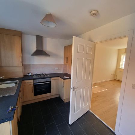 2 bedroom semi-detached house to rent - Photo 4