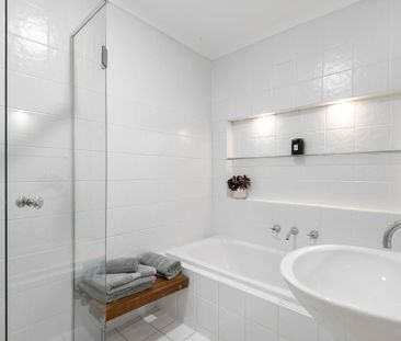 Furnished family home with views across Pittwater - Photo 3