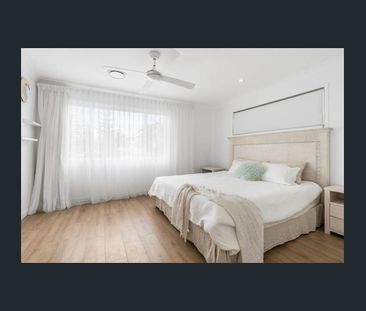 Renovated Villa with Outdoor Entertaining, Just Steps from the Sand - Photo 2