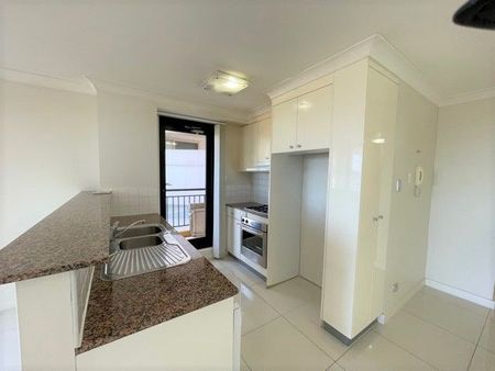 Great Location - Walk To Shopping Centre - Photo 3