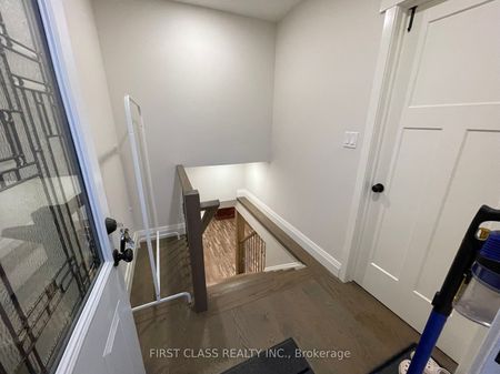 Detached Home For Lease | W8055370 - Photo 2