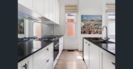 Located in the Heart of North Sydney - Photo 5