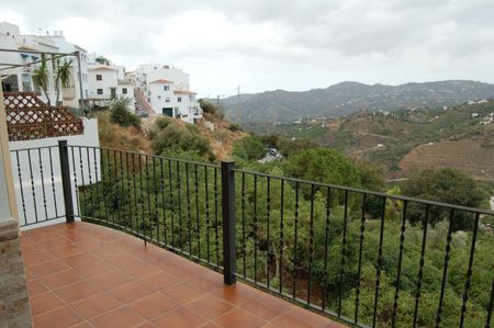 Apartment for rent in Frigiliana, Málaga, Spain - Photo 5