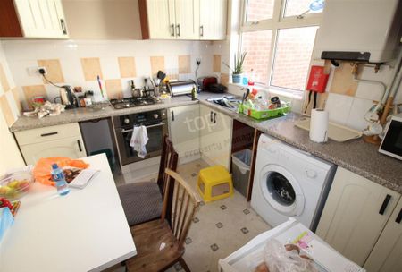 2 bedroom flat to rent - Photo 4