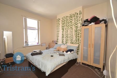 4 bed Mid Terraced House for Rent - Photo 3