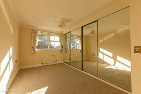 Wimborne Road East, Ferndown, BH22 - Photo 4