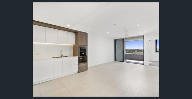 1x Bedroom PLUS an MPR Room! Air Conditioning + Roof-Top Pool. - Photo 1