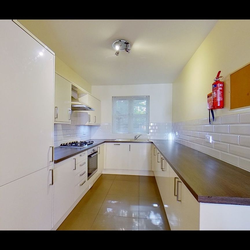 2 Bed End Terrace, Rothesay Avenue, NG7 - Photo 1