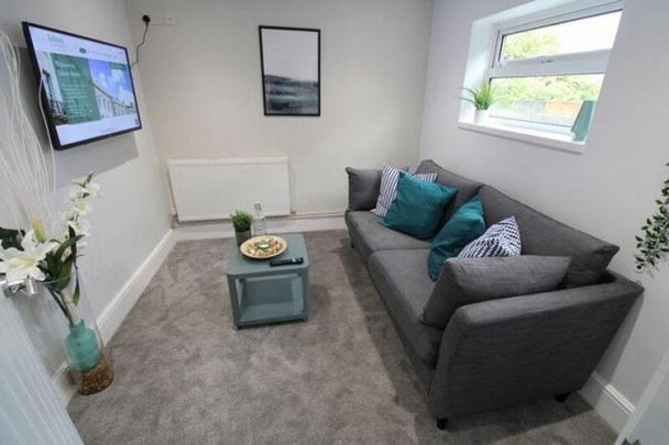 1 bedroom in a house share to rent - Photo 1