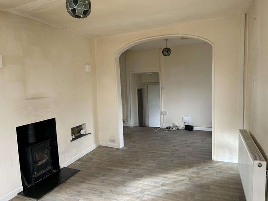 Please email to receive a Register of Interest form - Detached lodge forming part of a private Estate to let on a new tenancy - Photo 1