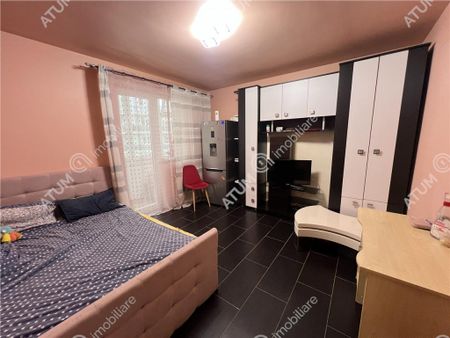 Garsoniera decomandata cu balcon la etajul 2 zona Turnisor d - Fotografie 2