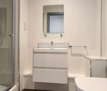 1 bedroom in a flat share to rent - Photo 2