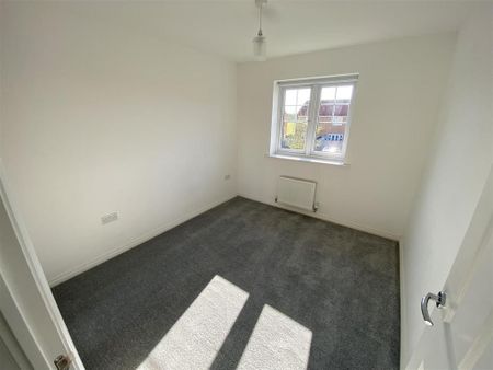 4 bedroom detached house to rent - Photo 3