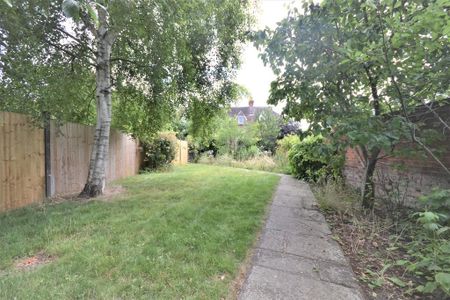 4 bedroom terraced house to rent - Photo 3