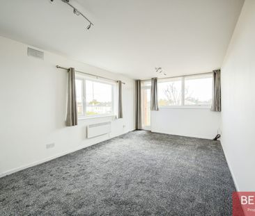 Flat to rent on - Photo 3