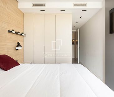 Excellent 3 Bedroom apartment for rent in Sant Antoni, Barcelona - Photo 3
