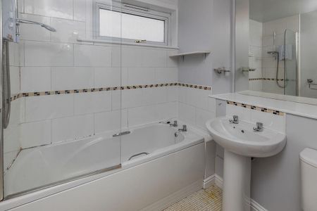 2 bedroom maisonette to rent - Photo 5