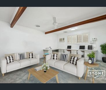 TIMELESS ELEGANCE - Photo 2