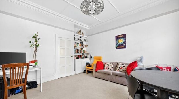 1 Bed Flat, Lansdowne House, SW8 - Photo 1
